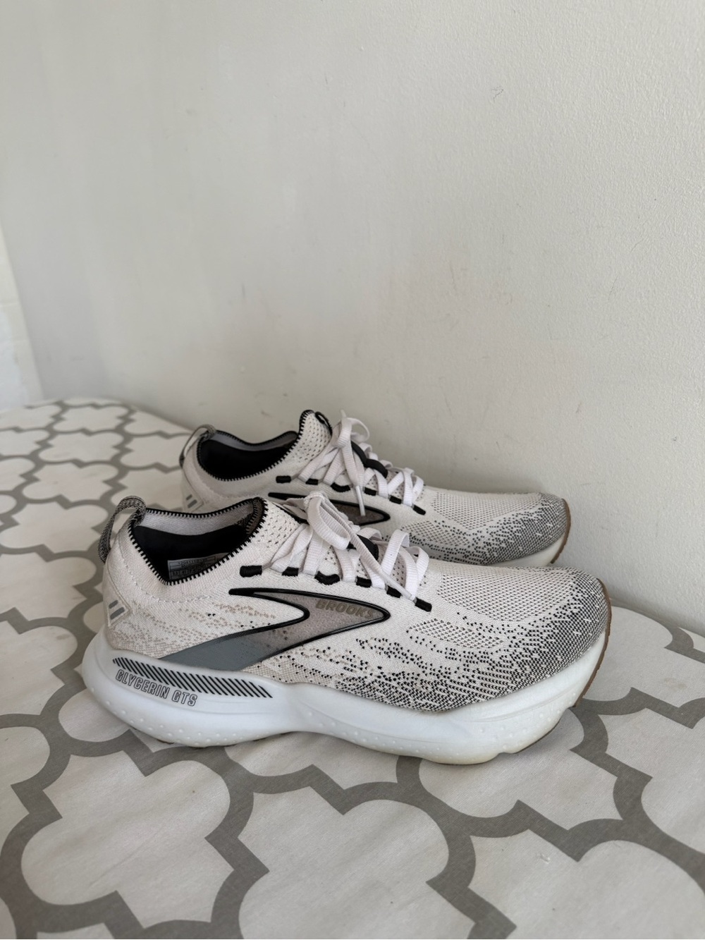 Brooks Women's White and Gray Running Sneakers